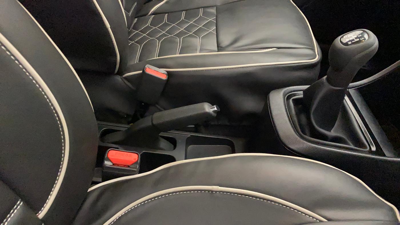 2022 Tata PUNCH ADVENTURE MT, Petrol, Manual, 20,117 km, Gear Lever