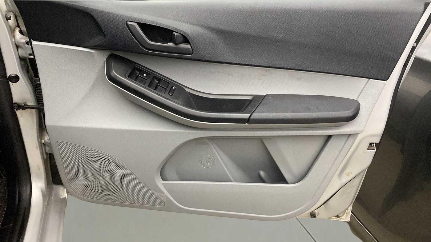 2021 Tata Tiago XZ PETROL, Petrol, Manual, 47,694 km, Driver Side Door Panels Control