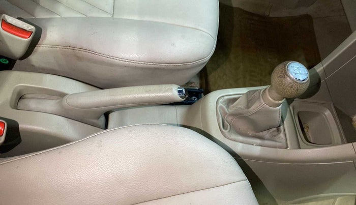 2017 Maruti Swift Dzire ZXI, Petrol, Manual, 34,196 km, Gear Lever