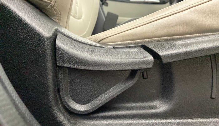 2019 KIA SELTOS HTX 1.5 PETROL, Petrol, Manual, 68,111 km, Driver Side Adjustment Panel