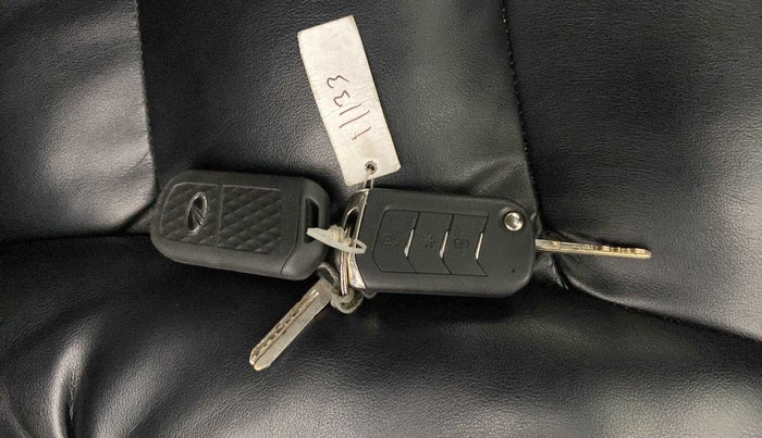 2019 Mahindra TUV300 T10, Diesel, Manual, 38,862 km, Key Close Up