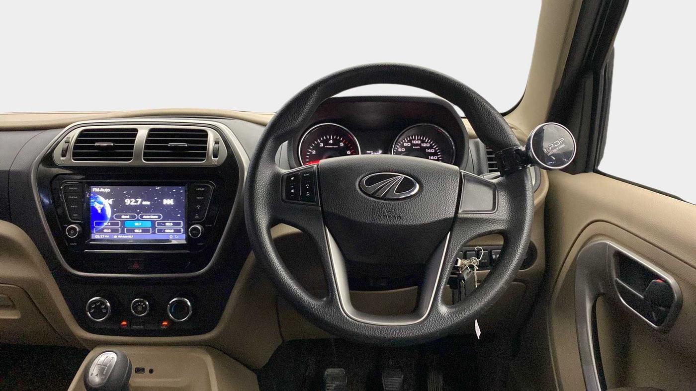 2019 Mahindra TUV300 T10, Diesel, Manual, 38,862 km, Steering Wheel Close Up
