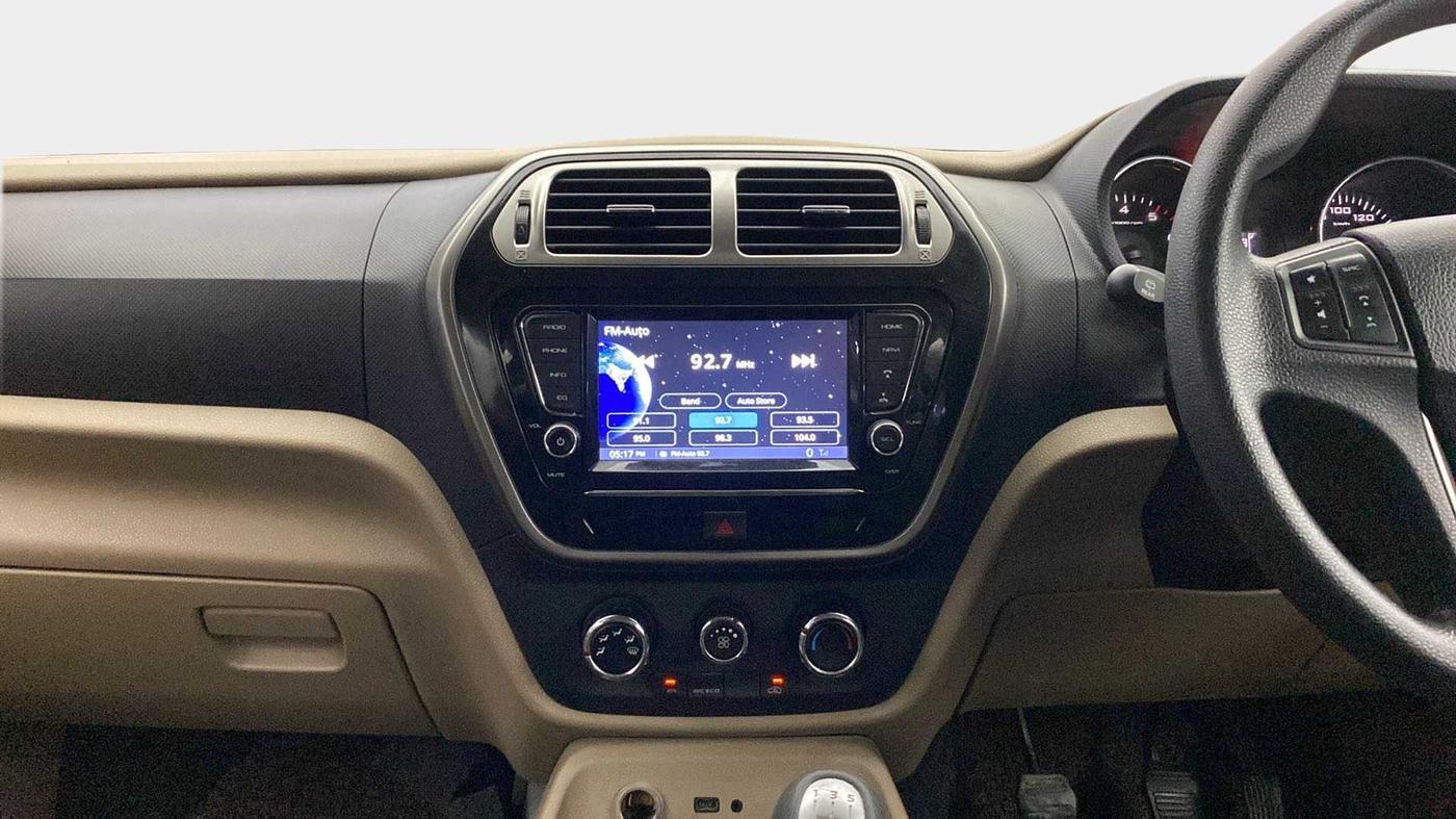 2019 Mahindra TUV300 T10, Diesel, Manual, 38,862 km, Air Conditioner