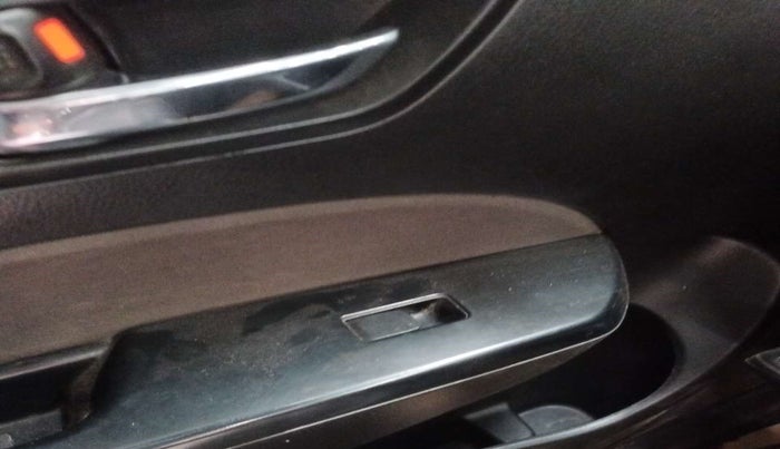 2014 Maruti Swift VXI, Petrol, Manual, 55,629 km, Left front window switch / handle - Power window makes minor noise