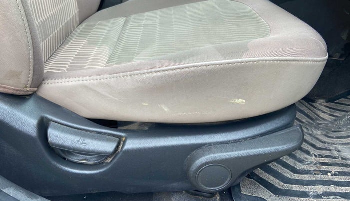 2017 Hyundai Xcent SX 1.2 (O), Petrol, Manual, 78,738 km, Driver Side Adjustment Panel