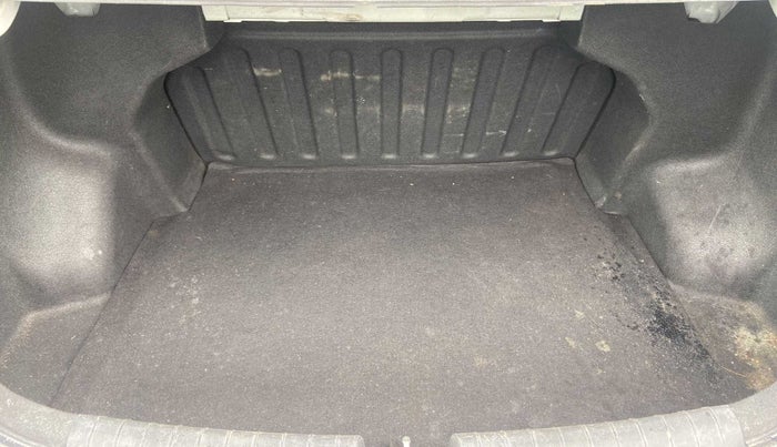 2017 Hyundai Xcent SX 1.2 (O), Petrol, Manual, 78,738 km, Boot Inside