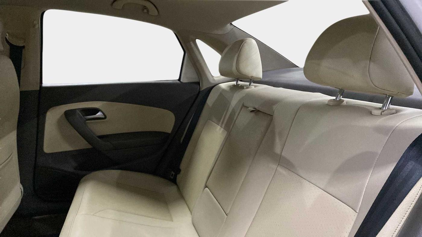 2014 Volkswagen Vento HIGHLINE 1.6 MPI, Petrol, Manual, 92,793 km, Right Side Rear Door Cabin
