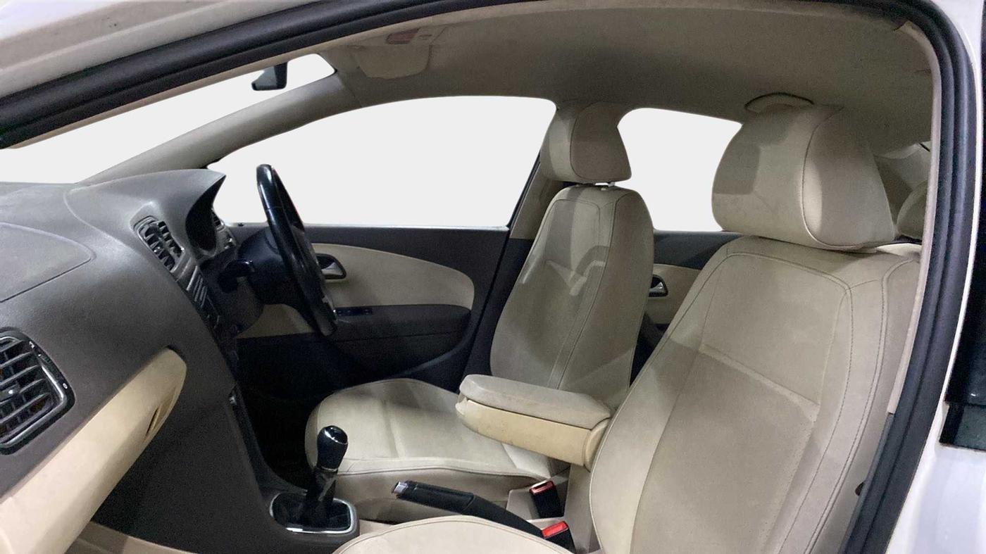 2014 Volkswagen Vento HIGHLINE 1.6 MPI, Petrol, Manual, 92,793 km, Right Side Front Door Cabin