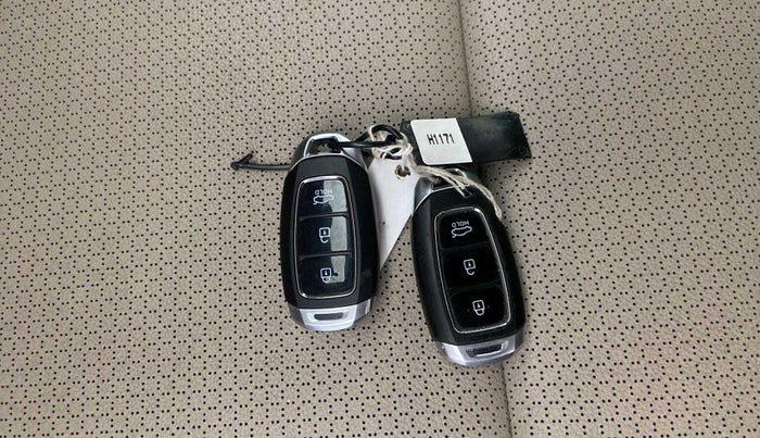 2018 Hyundai Verna 1.6 VTVT SX (O) AT, Petrol, Automatic, 13,069 km, Key Close Up