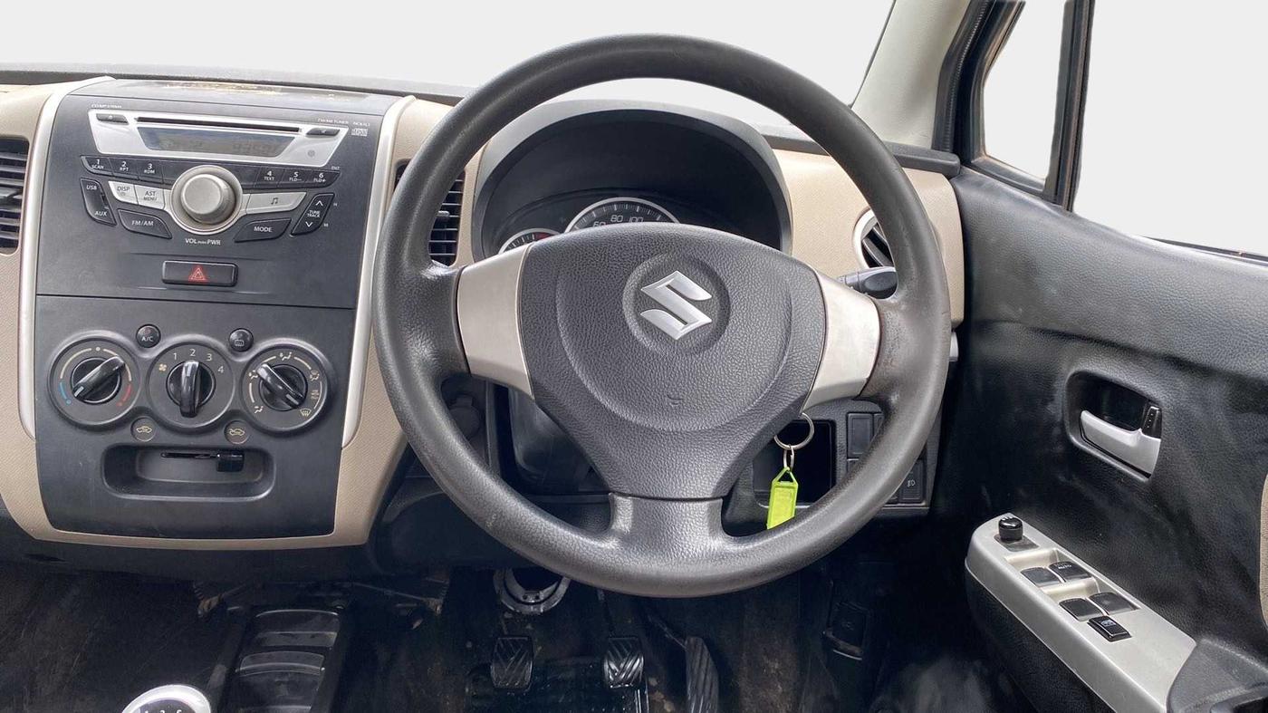 2015 Maruti Wagon R 1.0 VXI, Petrol, Manual, 52,954 km, Steering Wheel Close Up