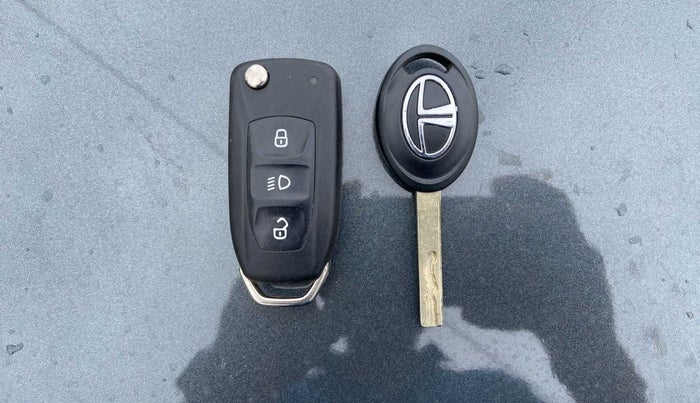2023 Tata Tiago XTA PETROL, Petrol, Automatic, 14,773 km, Key Close Up