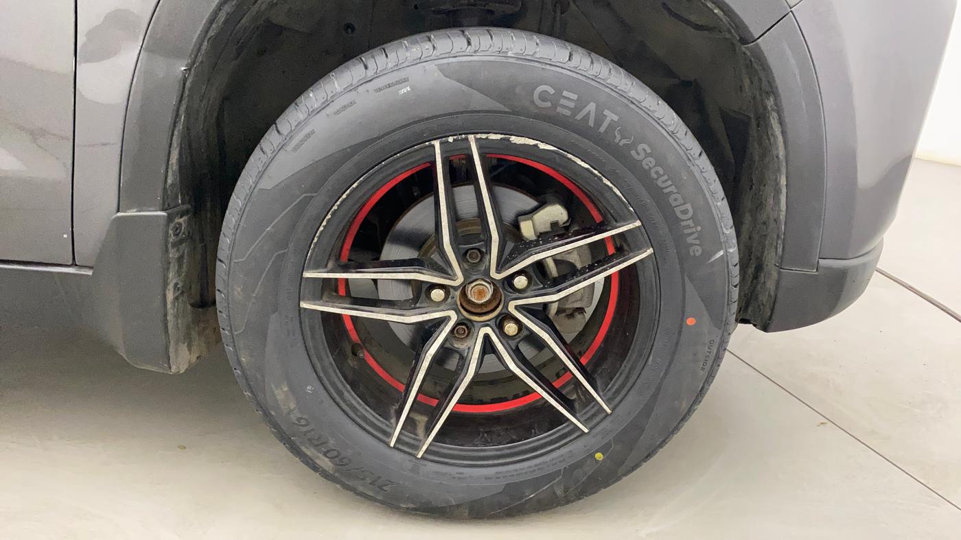 2020 Maruti Vitara Brezza ZXI, Petrol, Manual, 49,905 km, Right Front Wheel