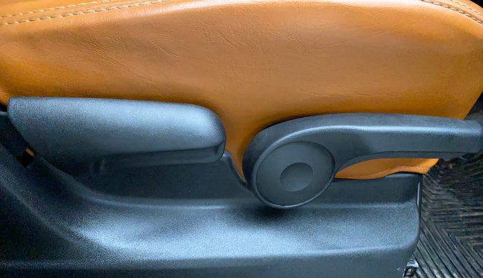 2020 Maruti Vitara Brezza ZXI, Petrol, Manual, 49,905 km, Driver Side Adjustment Panel
