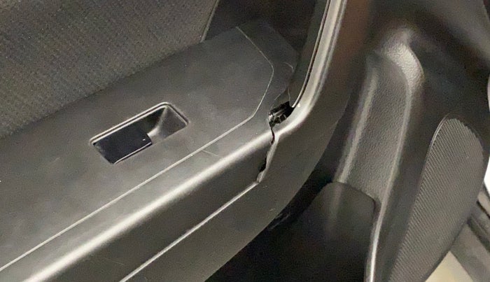 2020 Maruti Vitara Brezza ZXI, Petrol, Manual, 49,905 km, Front passenger door - Trim has minor damage