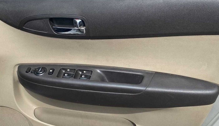 2013 Hyundai i20 ASTA 1.2, Petrol, Manual, 59,977 km, Driver Side Door Panels Control