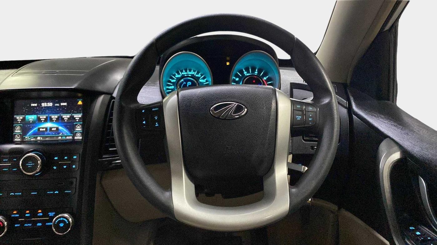 2017 Mahindra XUV500 W6 AT, Diesel, Automatic, 66,595 km, Steering Wheel Close Up
