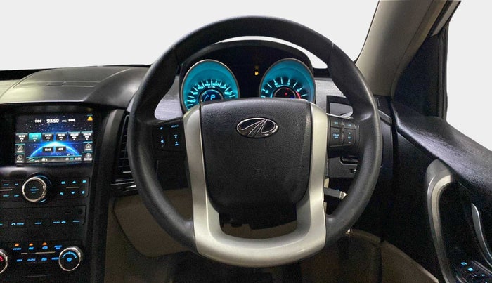 2017 Mahindra XUV500 W6 AT, Diesel, Automatic, 66,595 km, Steering Wheel Close Up
