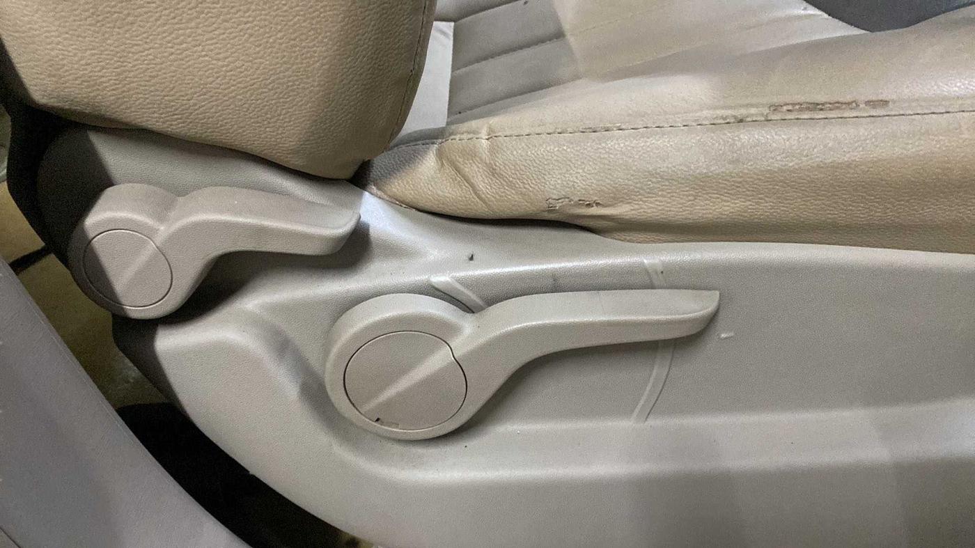 2017 Mahindra XUV500 W6 AT, Diesel, Automatic, 66,595 km, Driver Side Adjustment Panel