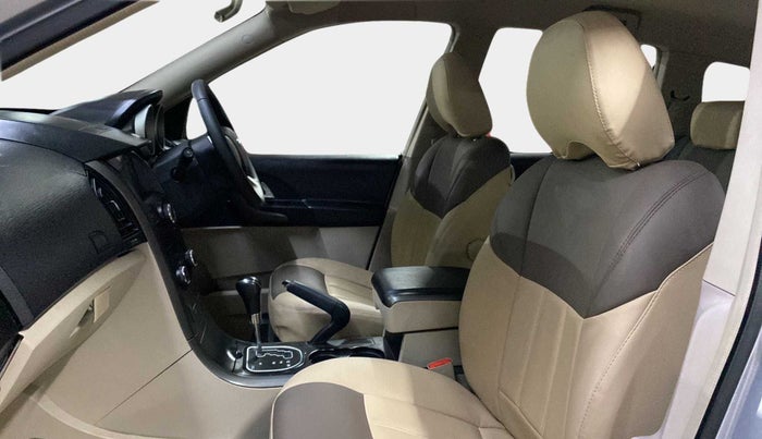 2017 Mahindra XUV500 W6 AT, Diesel, Automatic, 66,595 km, Right Side Front Door Cabin