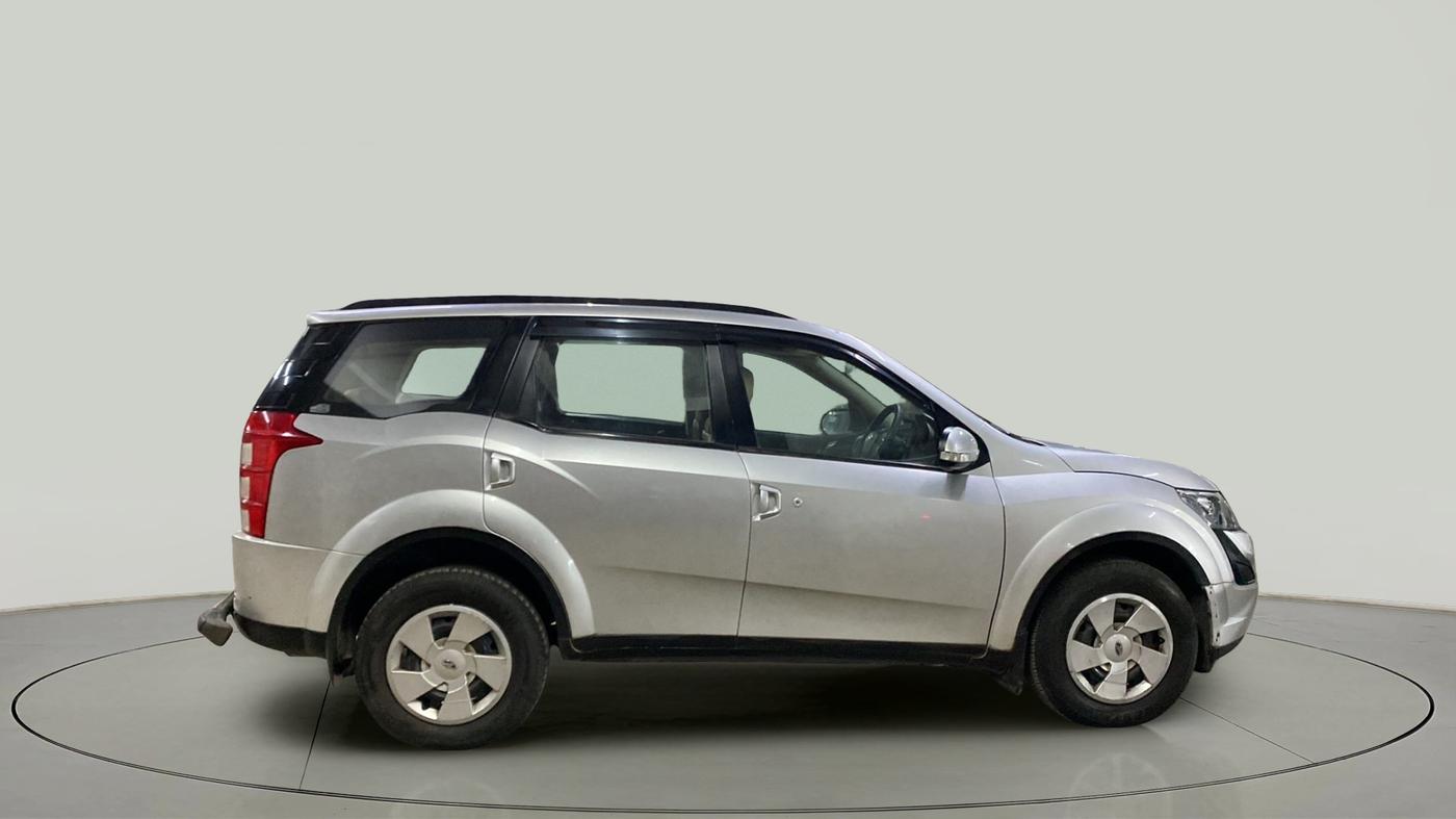2017 Mahindra XUV500 W6 AT, Diesel, Automatic, 66,595 km, Right Side View