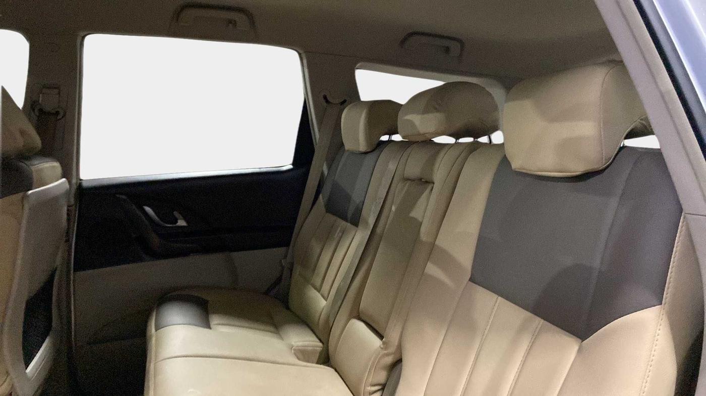 2017 Mahindra XUV500 W6 AT, Diesel, Automatic, 66,595 km, Right Side Rear Door Cabin
