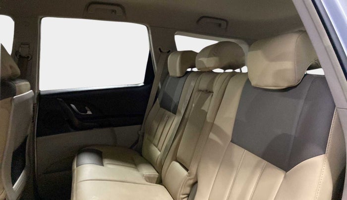 2017 Mahindra XUV500 W6 AT, Diesel, Automatic, 66,595 km, Right Side Rear Door Cabin