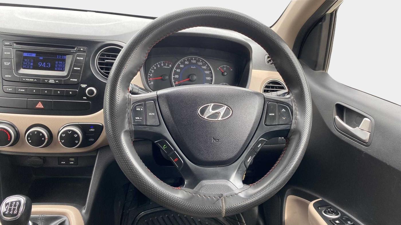 2016 Hyundai Grand i10 SPORTZ 1.2 KAPPA VTVT, Petrol, Manual, 1,04,263 km, Steering Wheel Close Up
