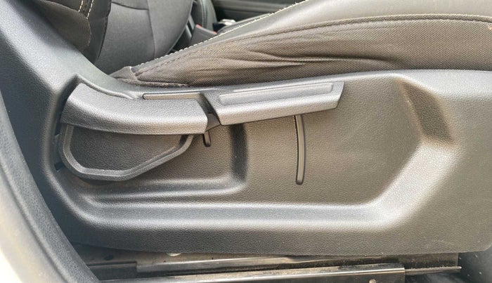 2020 Hyundai VENUE SX (O) 1.5 CRDI, Diesel, Manual, 73,211 km, Driver Side Adjustment Panel