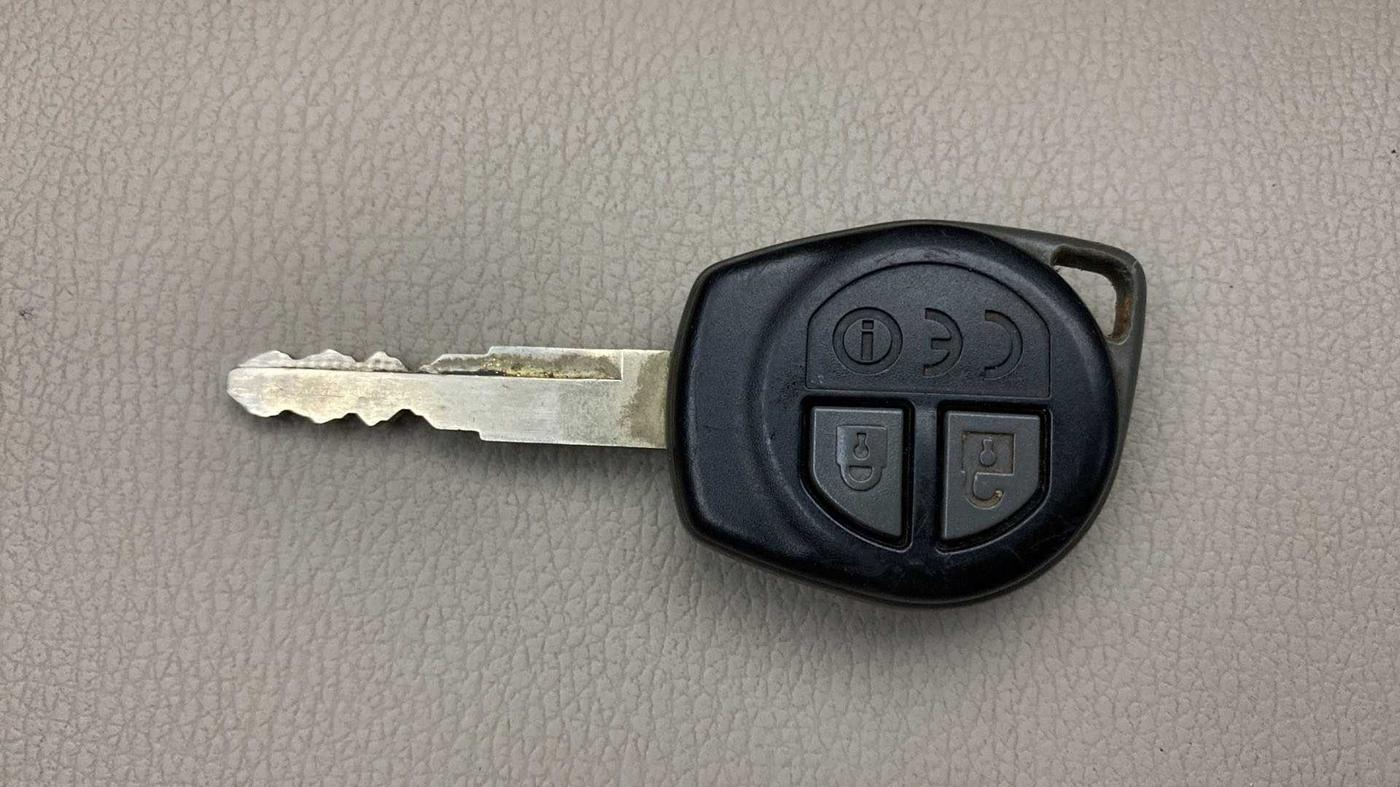 2017 Maruti Dzire VXI, Petrol, Manual, 30,257 km, Key Close Up