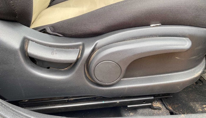 2019 Hyundai Elite i20 SPORTZ PLUS 1.2, Petrol, Manual, 51,792 km, Driver Side Adjustment Panel