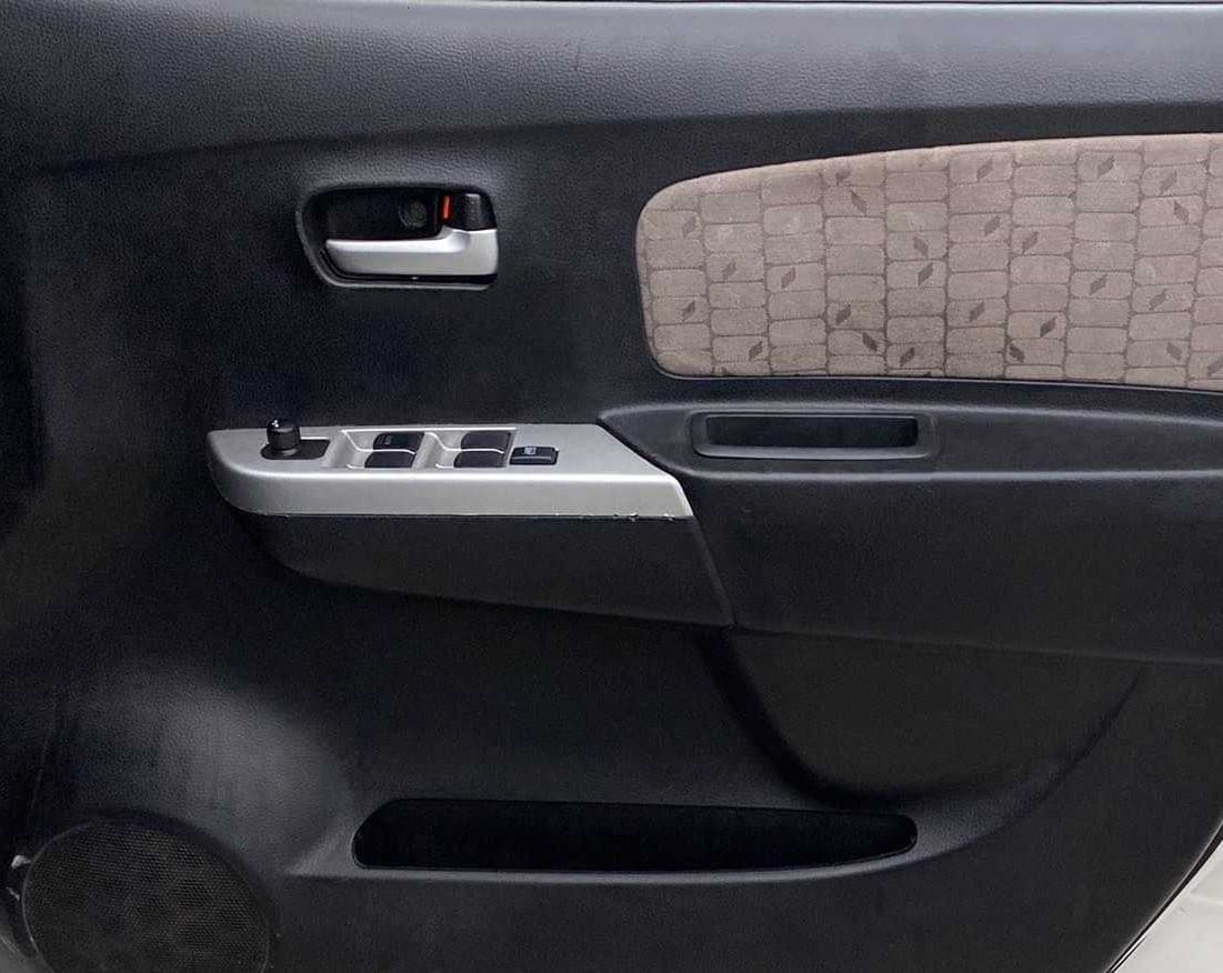 2014 Maruti Wagon R 1.0 VXI, Petrol, Manual, 47,355 km, Driver Side Door Panels Control