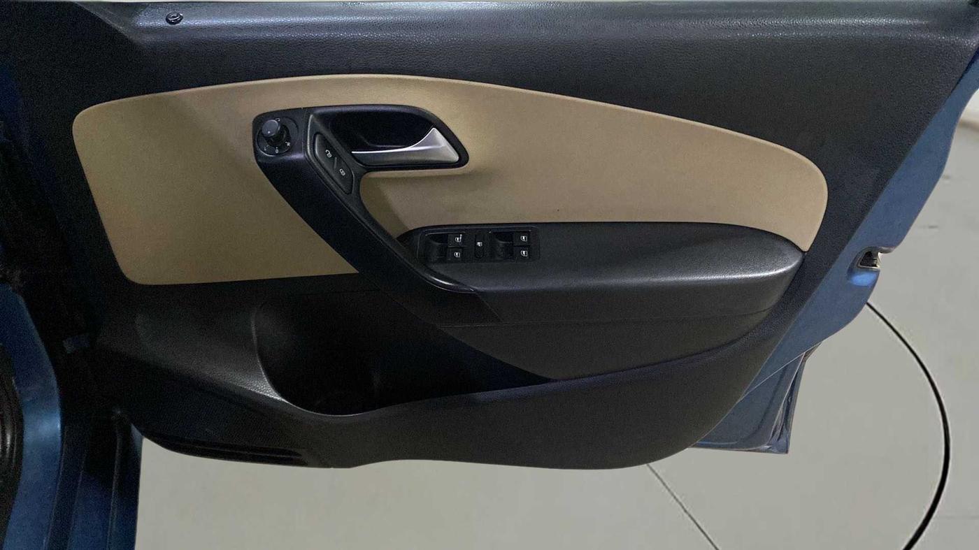 2017 Volkswagen Ameo HIGHLINE PLUS 1.5L AT 16 ALLOY, Diesel, Automatic, 86,376 km, Driver Side Door Panels Control