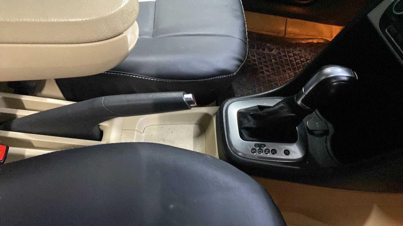 2017 Volkswagen Ameo HIGHLINE PLUS 1.5L AT 16 ALLOY, Diesel, Automatic, 86,376 km, Gear Lever