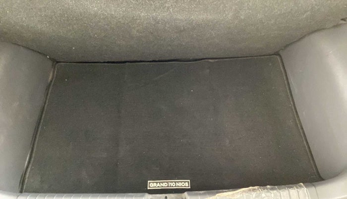 2022 Hyundai GRAND I10 NIOS SPORTZ AMT 1.2 KAPPA VTVT, Petrol, Automatic, 19,242 km, Boot Inside