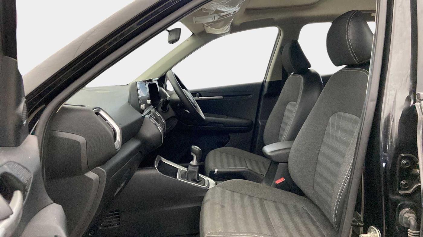2022 KIA SONET HTK PLUS 1.0 IMT, Petrol, Manual, 15,670 km, Right Side Front Door Cabin
