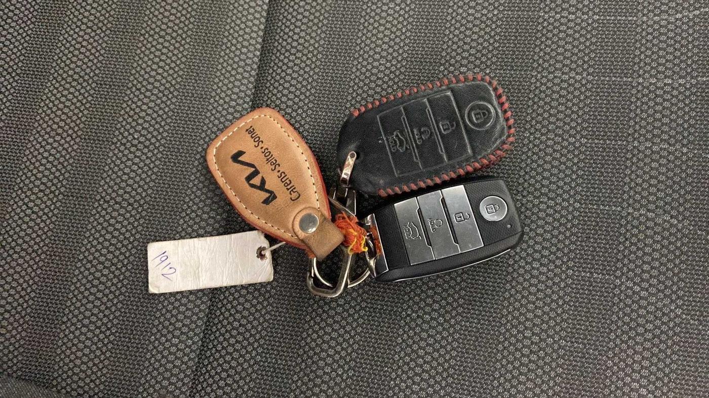 2022 KIA SONET HTK PLUS 1.0 IMT, Petrol, Manual, 15,670 km, Key Close Up