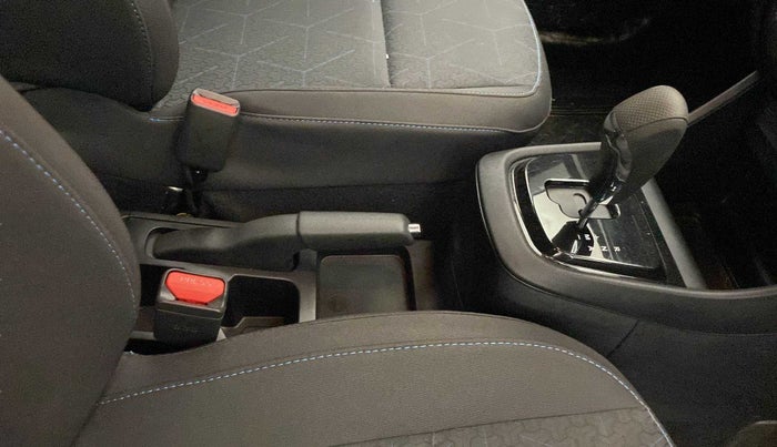 2023 Tata PUNCH CREATIVE AMT 1.2 RTN DUAL TONE, Petrol, Automatic, 893 km, Gear Lever