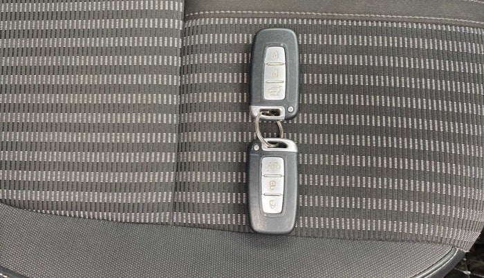 2022 KIA CARENS PRESTIGE PLUS 1.4 PETROL 7 STR, Petrol, Manual, 10,586 km, Key Close Up