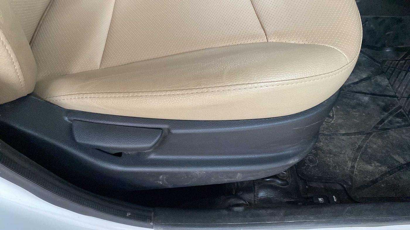 2018 Hyundai Eon ERA +, Petrol, Manual, 47,659 km, Driver Side Adjustment Panel