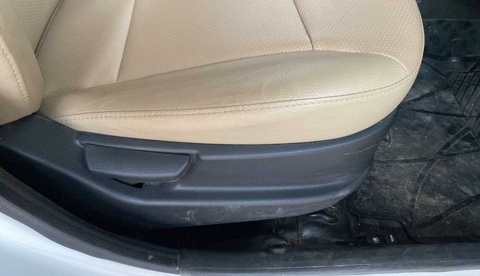 2018 Hyundai Eon ERA +, Petrol, Manual, 47,659 km, Driver Side Adjustment Panel