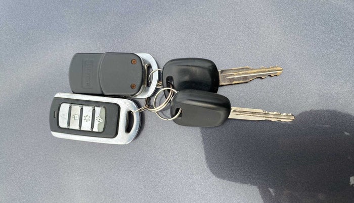 2017 Maruti Alto K10 VXI, Petrol, Manual, 55,452 km, Key Close Up