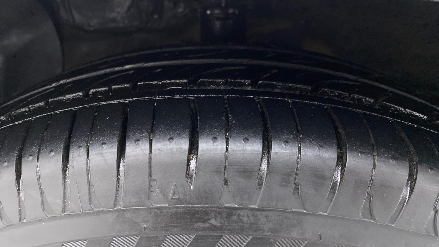 2017 Hyundai Grand i10 SPORTZ (O) 1.2 AT VTVT, Petrol, Automatic, 49,800 km, Left Front Tyre Tread