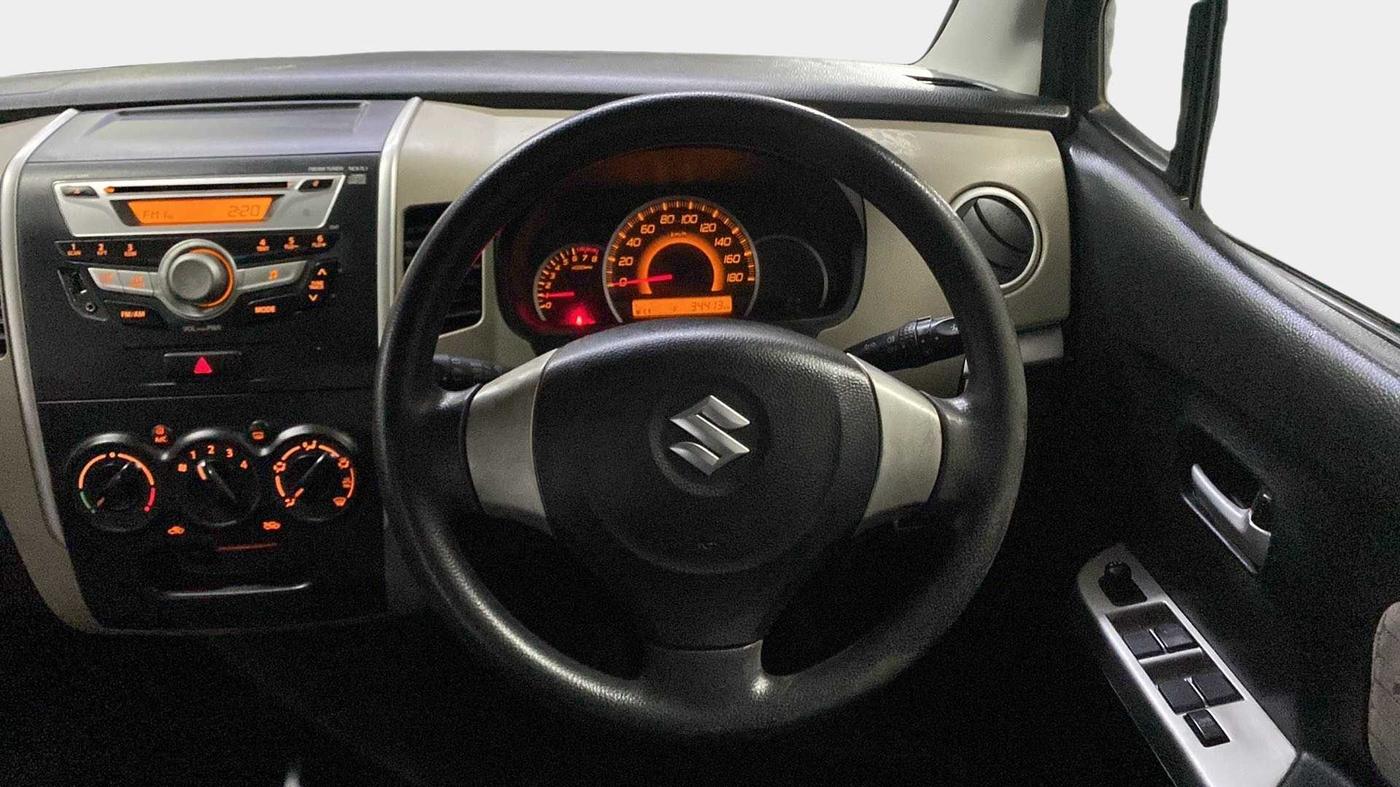 2015 Maruti Wagon R 1.0 VXI, Petrol, Manual, 34,384 km, Steering Wheel Close Up