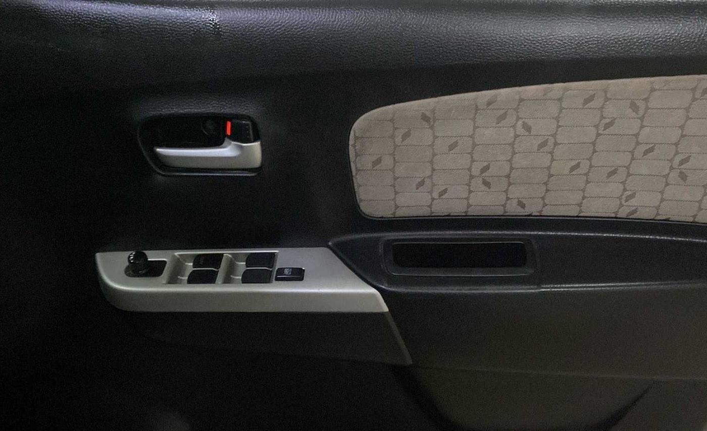 2015 Maruti Wagon R 1.0 VXI, Petrol, Manual, 34,384 km, Driver Side Door Panels Control