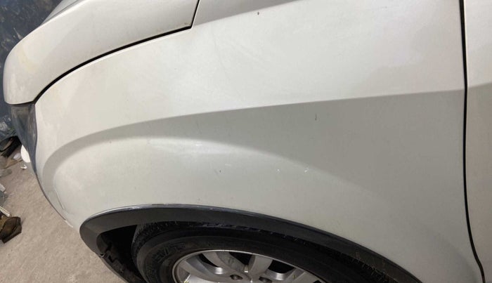 2019 Mahindra XUV500 W9, Diesel, Manual, 42,809 km, Left fender - Cladding has minor damage