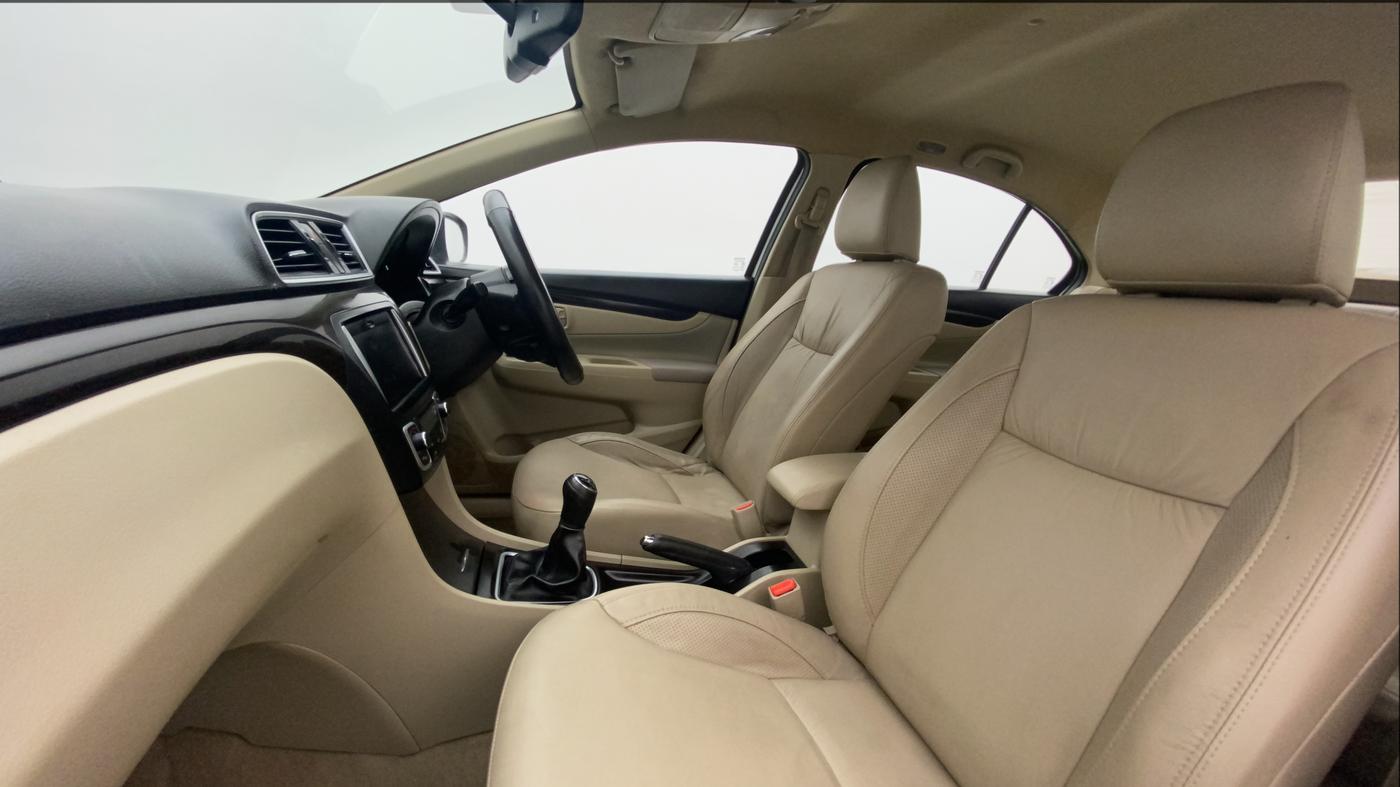 2018 Maruti Ciaz ALPHA 1.4 PETROL, Petrol, Manual, 66,894 km, Right Side Front Door Cabin