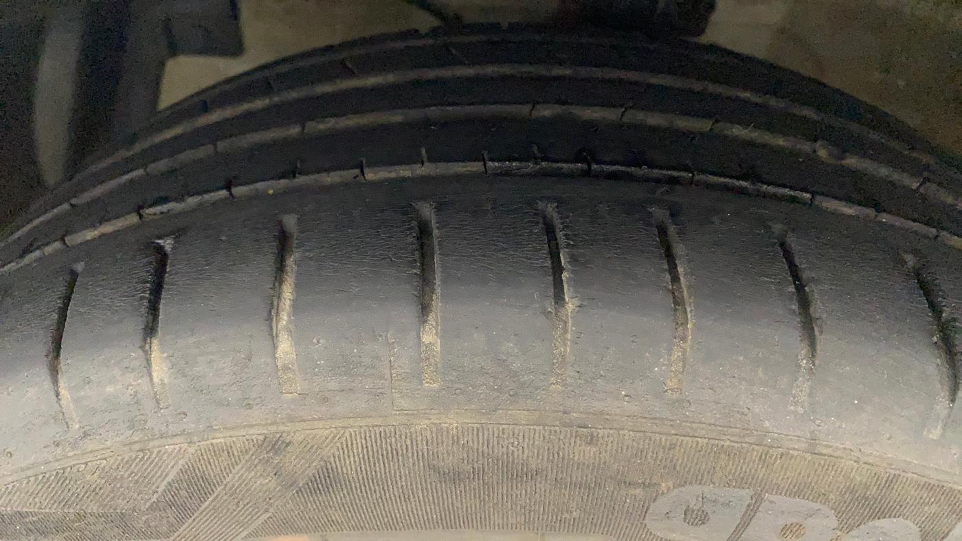 2018 Maruti Ciaz ALPHA 1.4 PETROL, Petrol, Manual, 66,894 km, Left Front Tyre Tread
