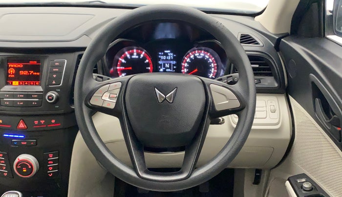 2023 Mahindra XUV300 W6 1.2 PETROL, Petrol, Manual, 899 km, Steering Wheel Close Up