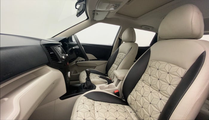 2023 Mahindra XUV300 W6 1.2 PETROL, Petrol, Manual, 899 km, Right Side Front Door Cabin