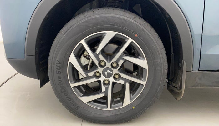 2023 Mahindra XUV300 W6 1.2 PETROL, Petrol, Manual, 899 km, Left Front Wheel